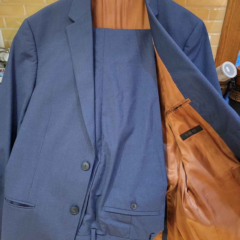 Men suit - Picture 4 of 4
